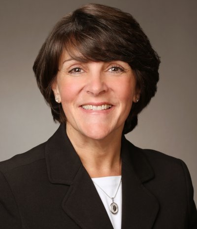 Dennis Banking Center Manager Lindy Daley