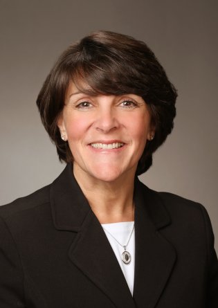 Dennis Banking Center Manager Lindy Daley